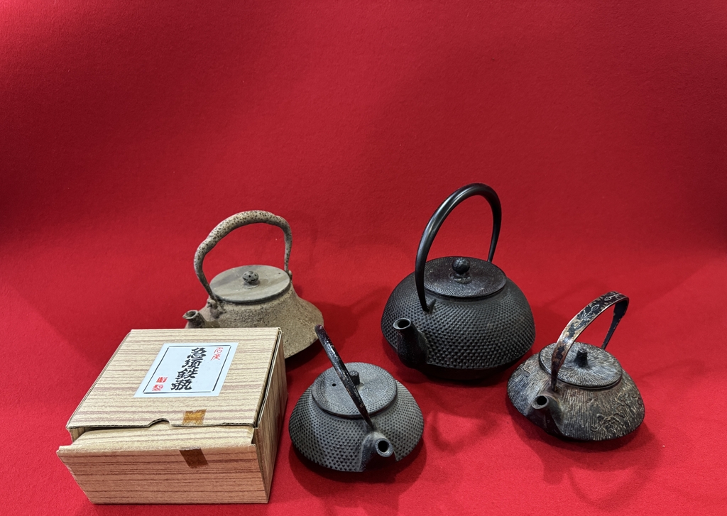 岡山県で煎茶道具 色々な鉄瓶を買取させてもらいました。の画像