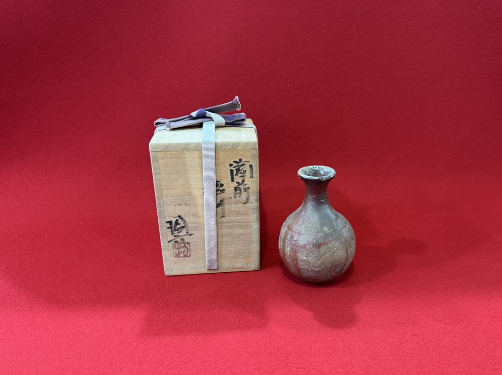 岡山で備前焼  原田拾六の緋襷の徳利を買取させてもらいました。の画像