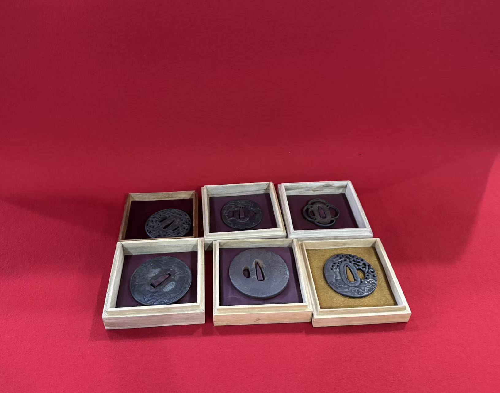 岡山県美咲町で刀装具 色々な鍔を買取させてもらいました。の画像