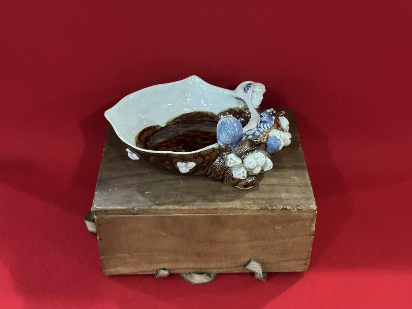 岡山市北区で平戸焼の置物を買取させてもらいました。の画像