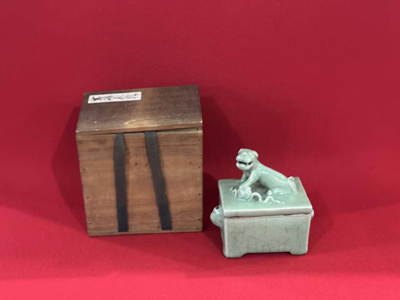 岡山県倉敷市で青磁の香炉を買取させてもらいました。の画像