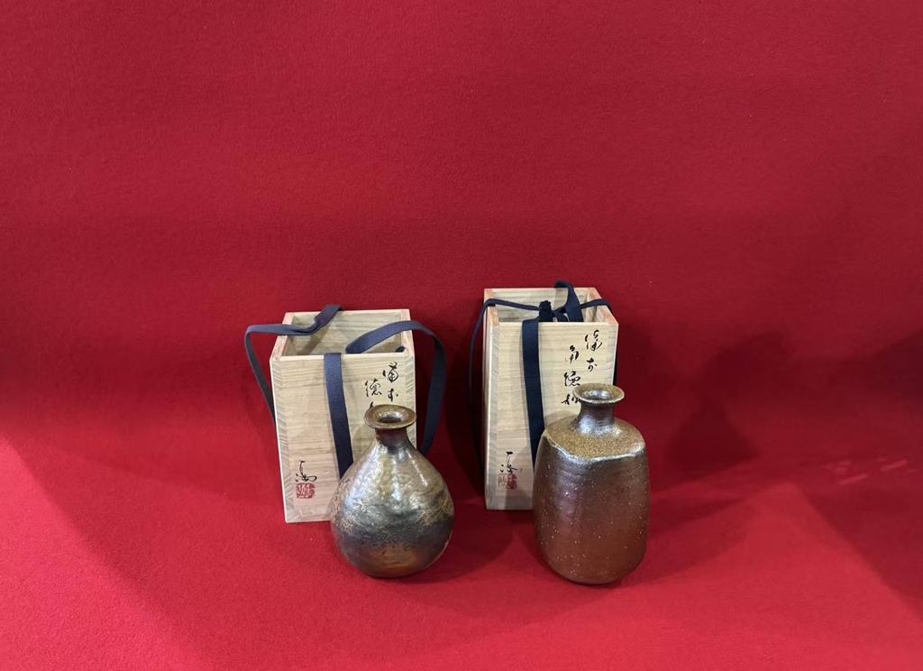 岡山県倉敷市で伊勢崎満の徳利を買取させてもらいました。の画像