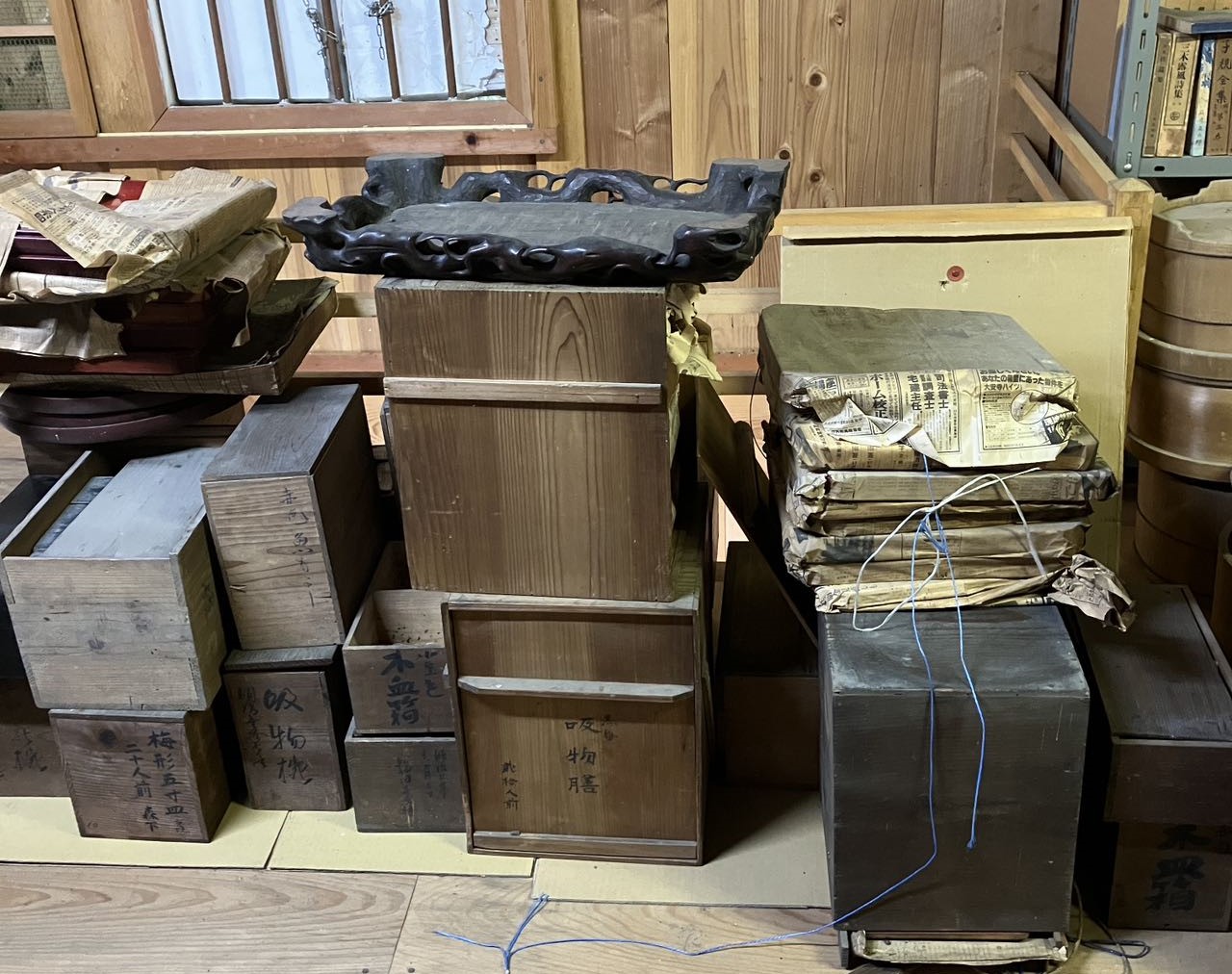 伊万里や漆器を買取させてもらいました。の画像