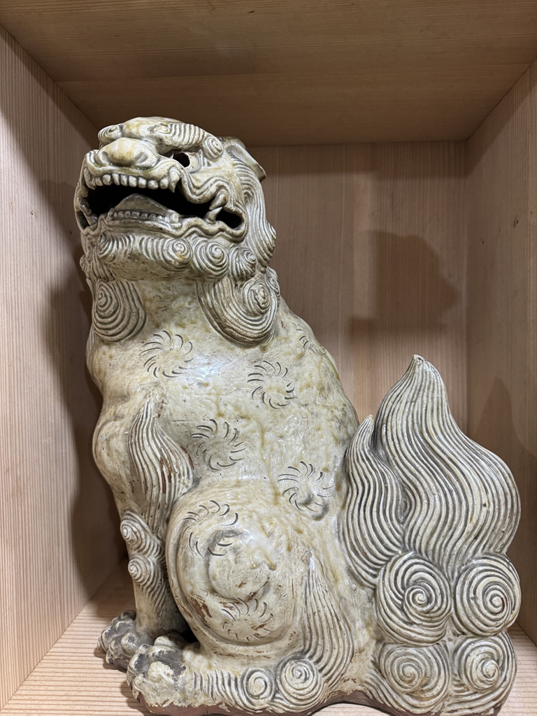 焼き物の獅子の置物を買取させてもらいました。の画像