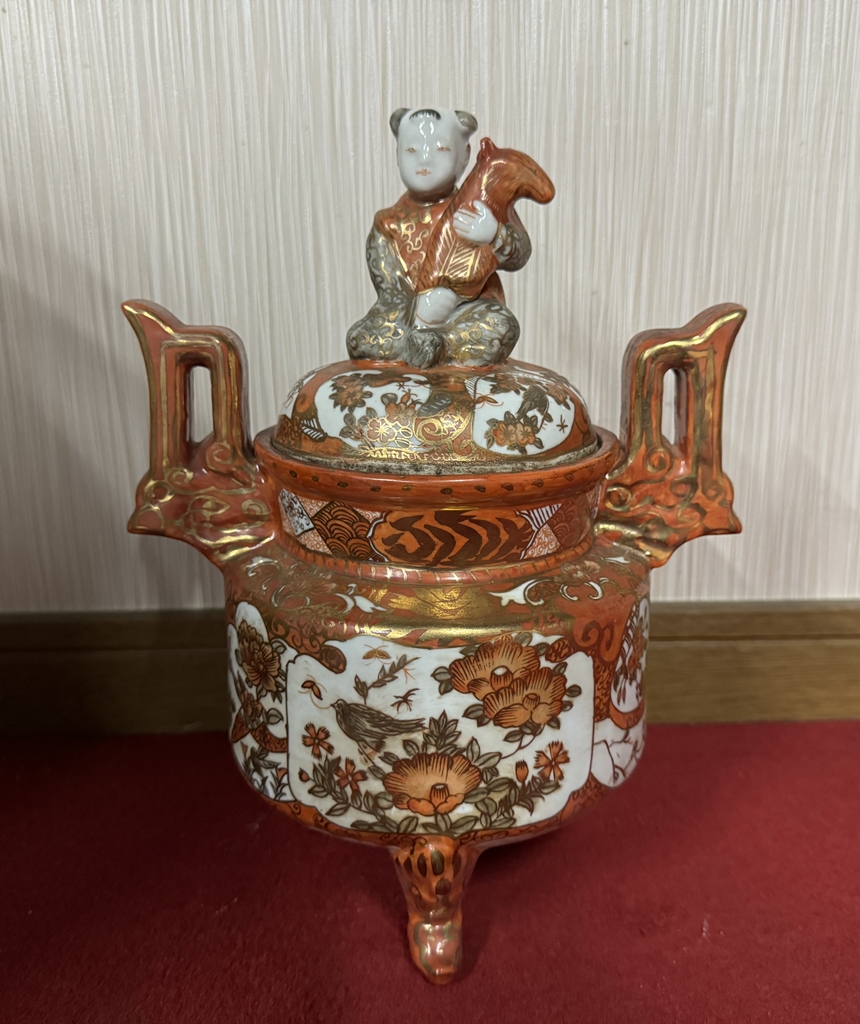 九谷焼の蓋に唐子の乗った香炉を買取させてもらいました。の画像