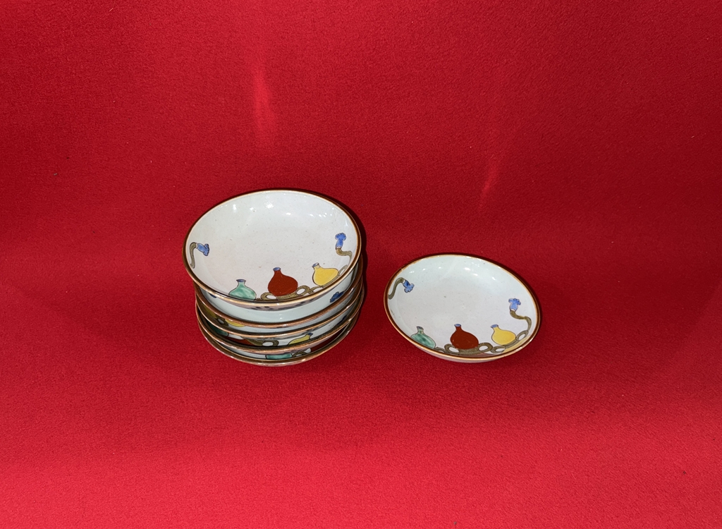 骨董、古陶磁器　後期鍋島焼の皿を買取させてもらいました。の画像