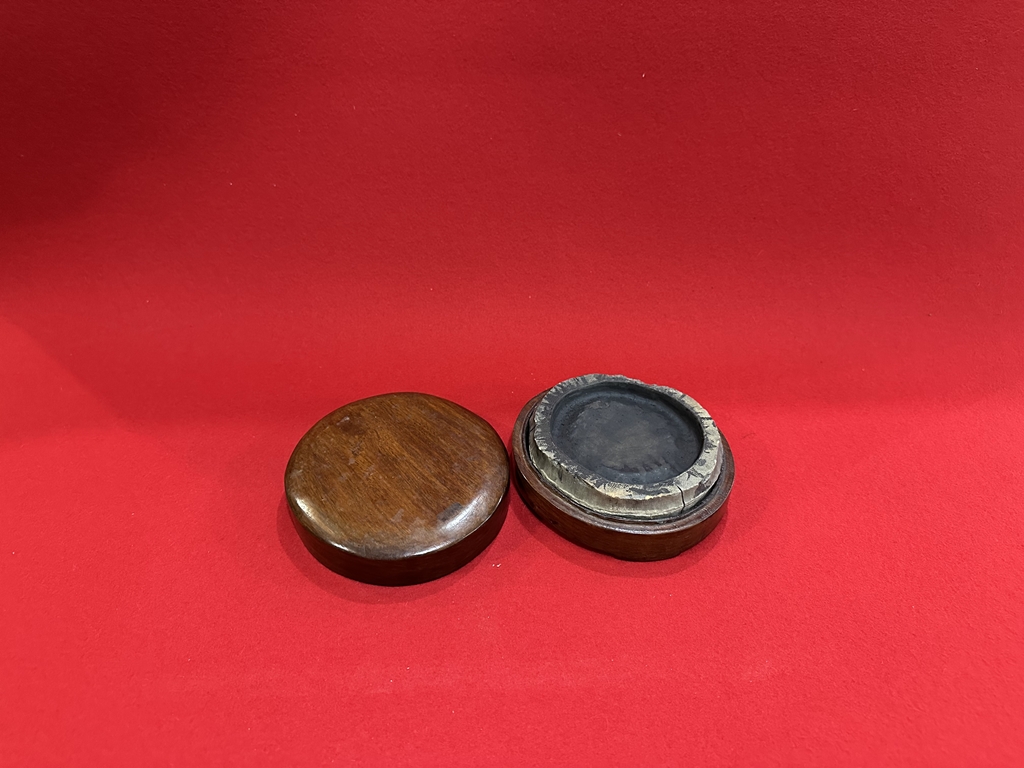 岡山県倉敷市で文具四宝 唐木の蓋の付いた硯を買取させてもらいました。の画像